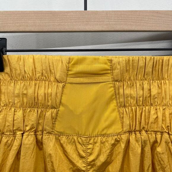 Free People Movement The Way Home‎ 2” Short Womens XS Honey Mallow Lined Pocket - Picture 4 of 6